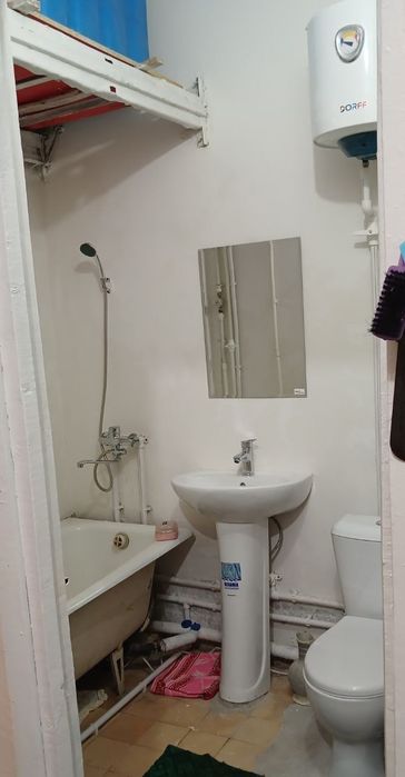 Qarshi shahar kat mahallasida uy sotiladi.