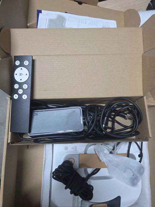 Robot curatare geamuri cu pulverizare, rezervor dublu