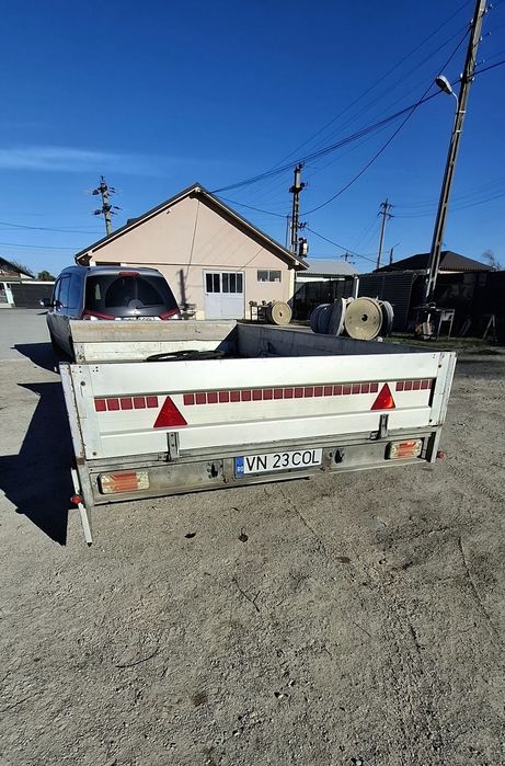 Remorca platforma Eduard 2700 kg an 2017