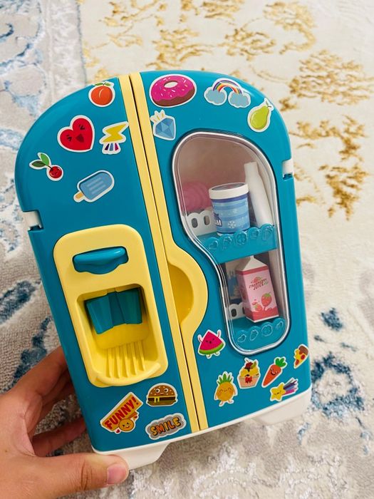 Продам холодильник игрушечный