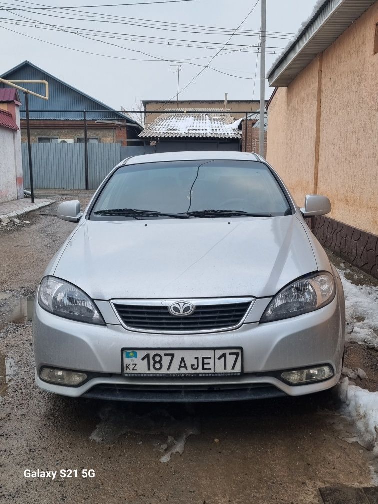 Автомобиль DAEWOO