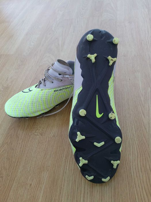 Оригинални футболни бутонки