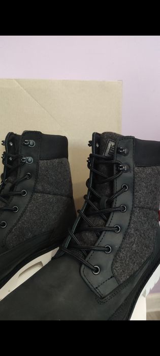 Нови мъжки боти с набук 46 номер Levi's