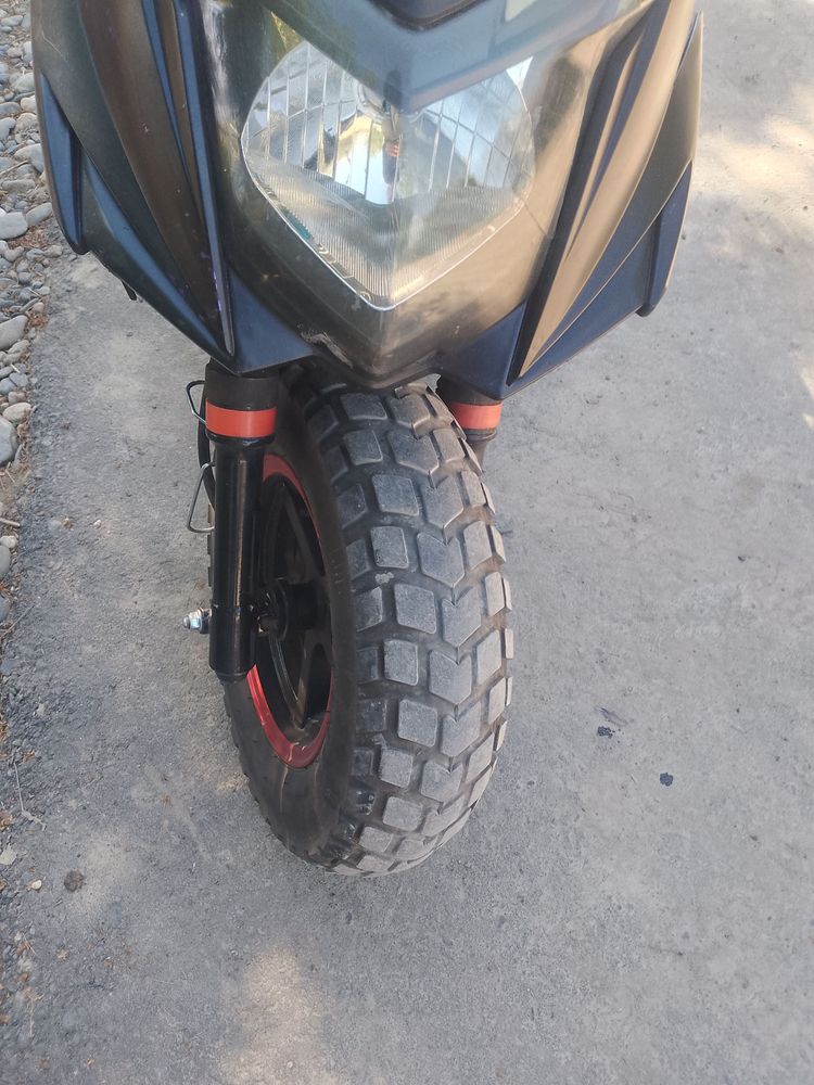 Skuter benzinli 150 kub 110 tezlikga chiqadi 100 km 3 litr