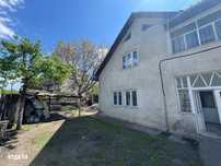 Casa pentru muncitori + 2 anexe, curte, zona strazii Dambovitei