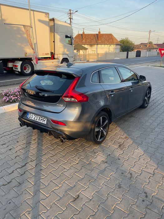 volvo v40 R design