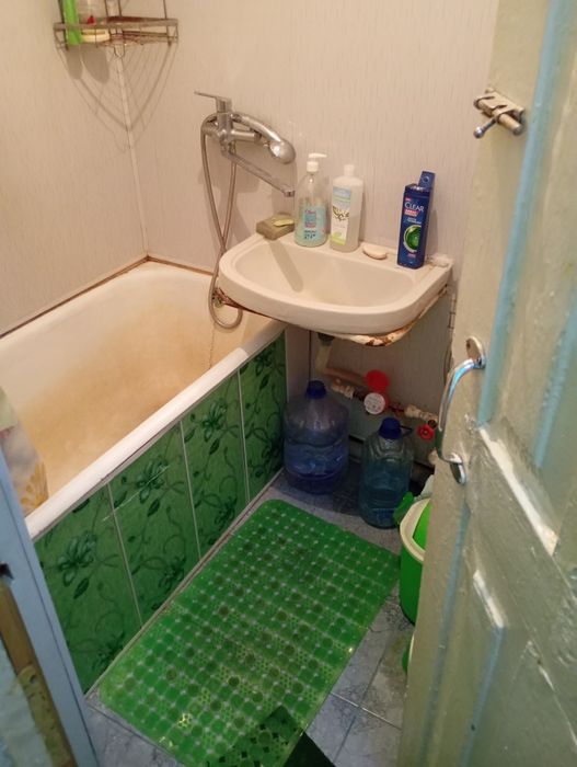 1 xonali 4 qavat gorgaz 15/3drob detski stamatol yonida