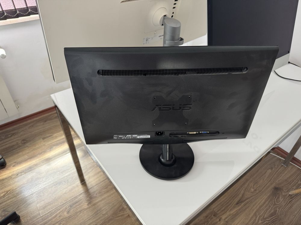 Монитори LG 34, Asus24, Packerd Bell24