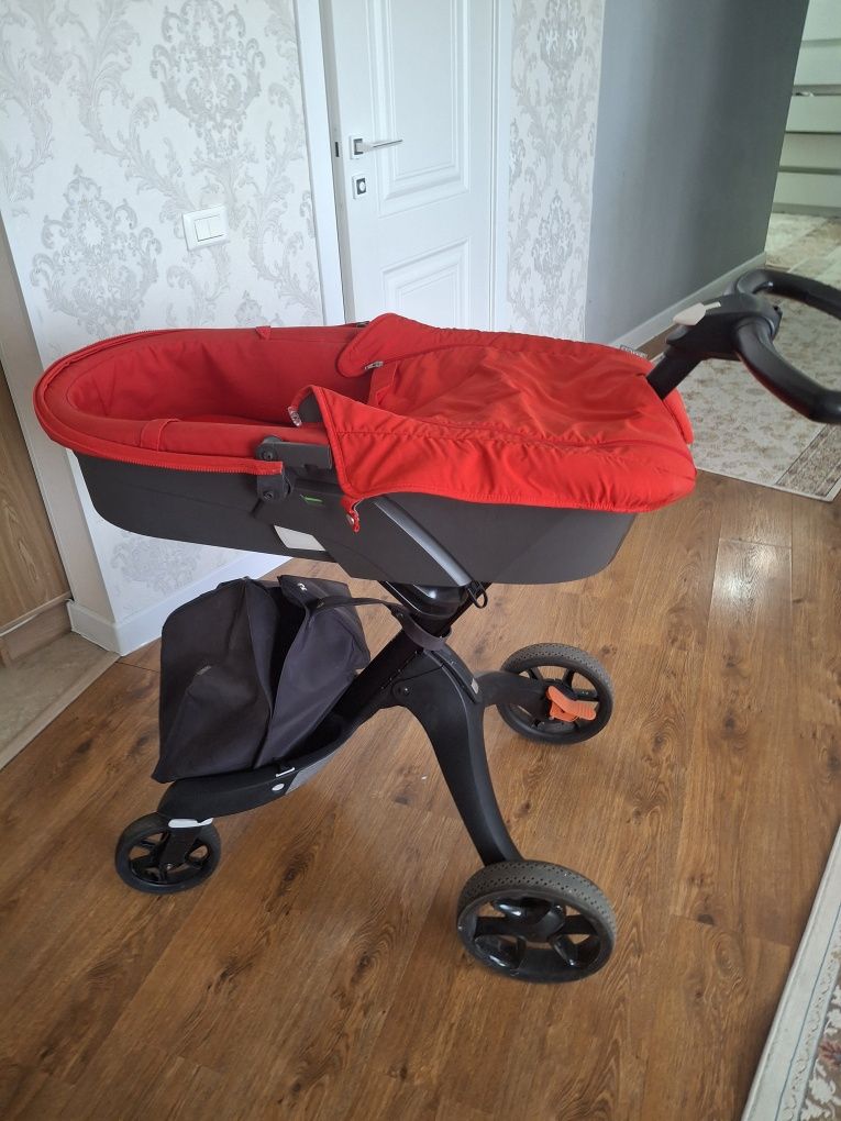Stokke V6 коляска и люлька