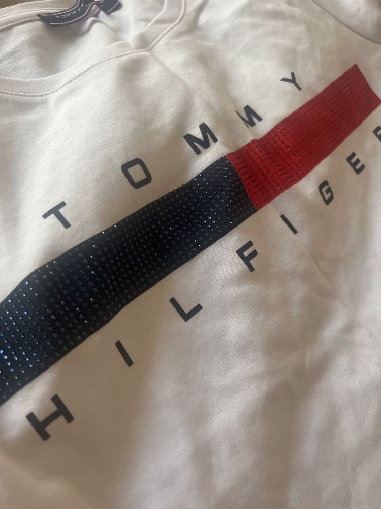 Спортна бяла рокля Tommy Hilfiger