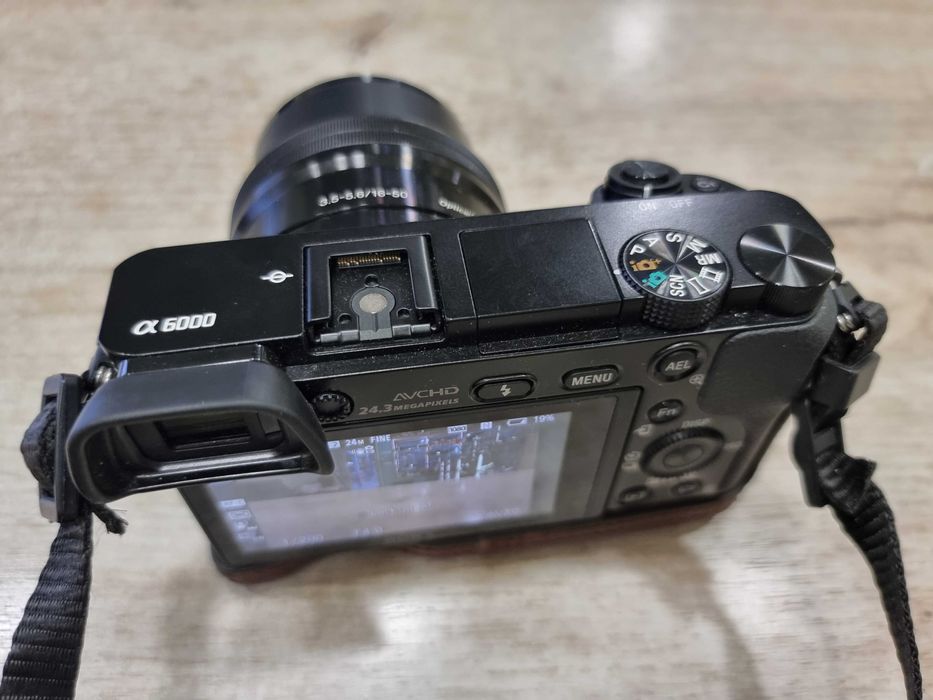 фотоапарат Sony Alpha 6000