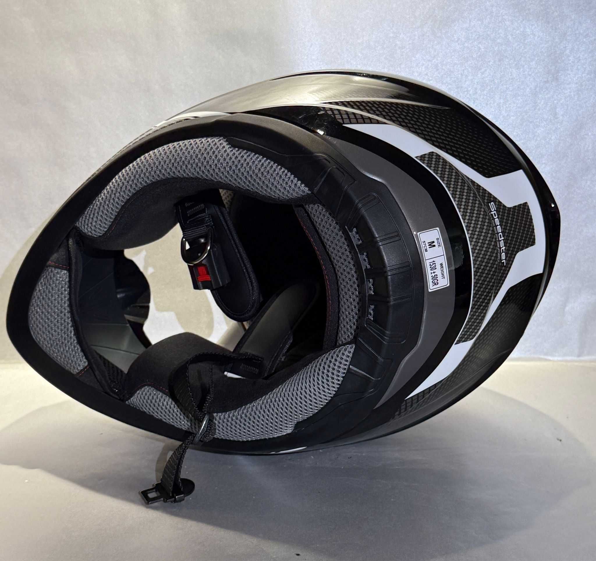 /НАМАЛЕНА/ Каска за мотор DUCHINNI D811 GLOSS BLACK размер M