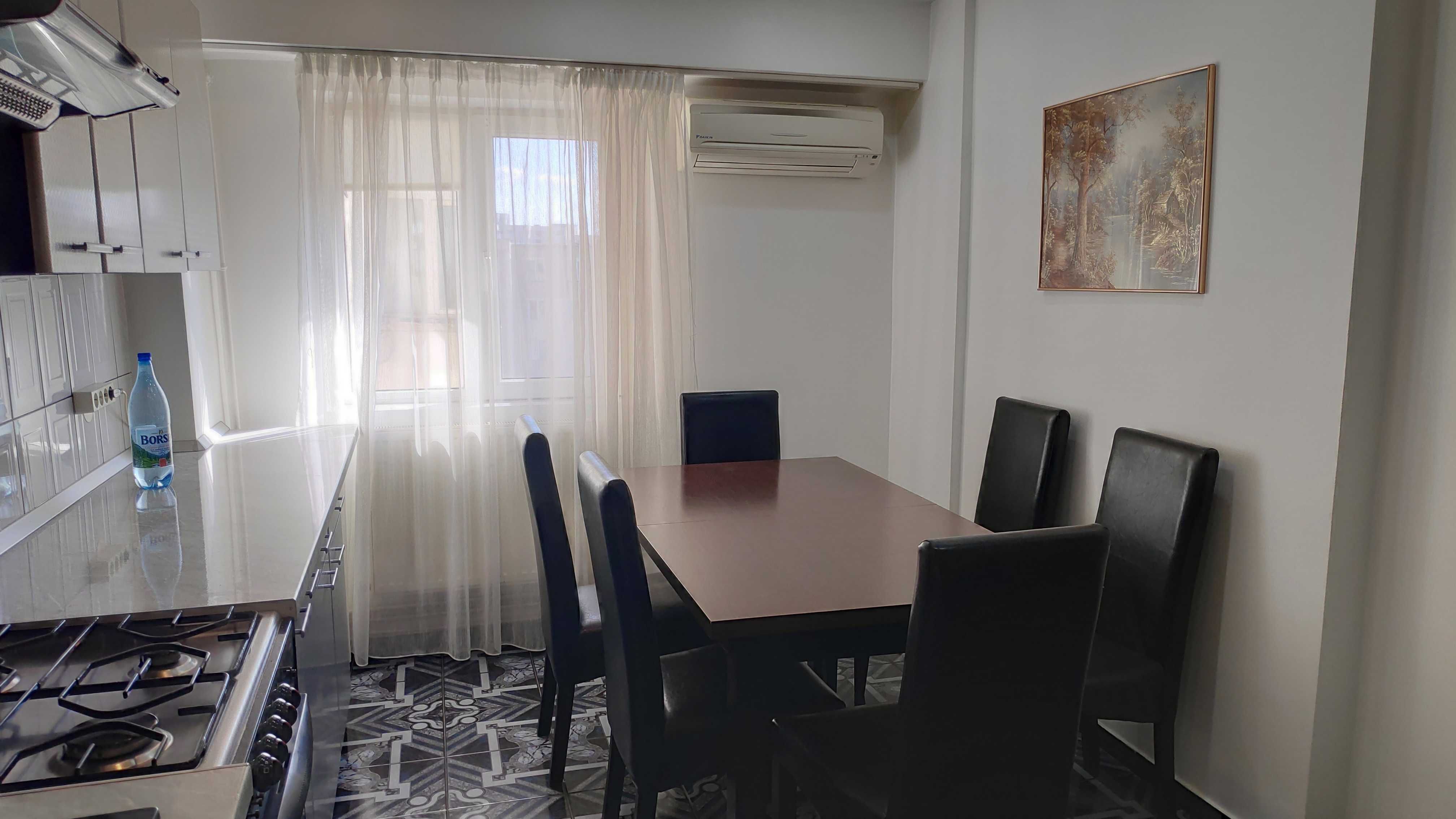 Inchiriez apartament 3 camere pe B-dul Republicii 48, decomandat