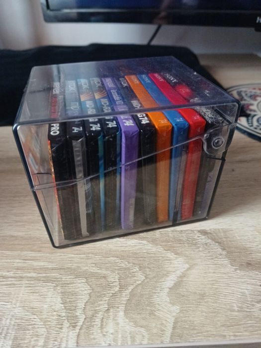 4 suporți pentru minidiscuri impecabile