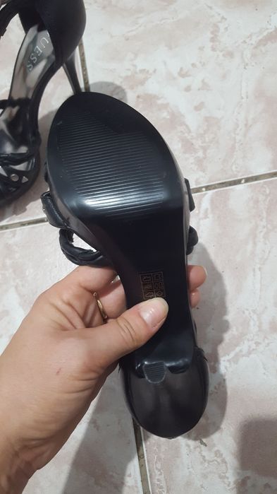 Sandale de piele Guess nr 36