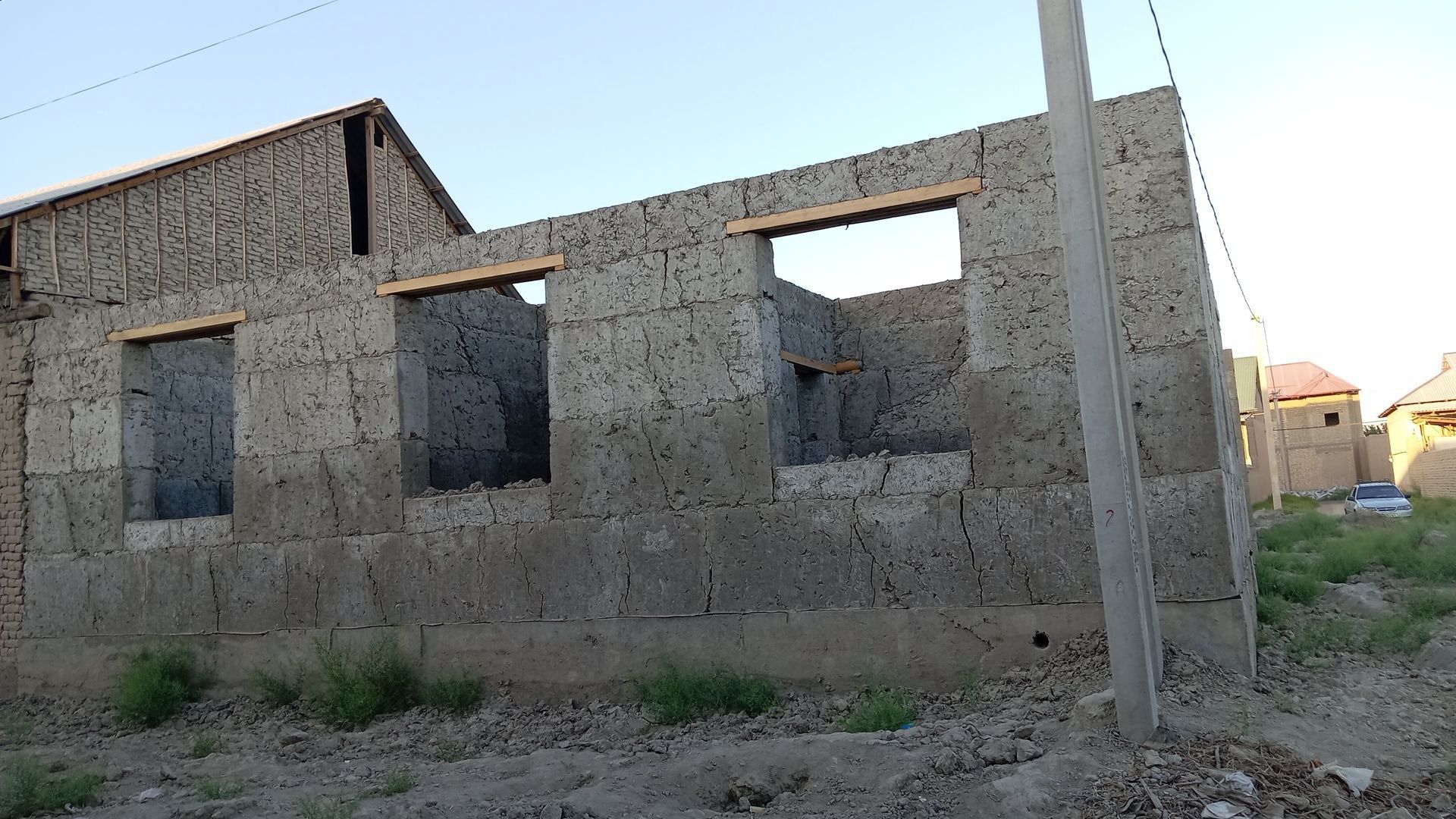 6 xona poxsadan kotarilgan 250 million narxi