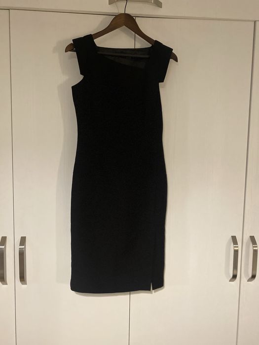 Класическа черна рокля – изчистена и елегантна