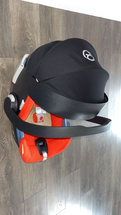 Vând scoică auto Cybex Aton 5!