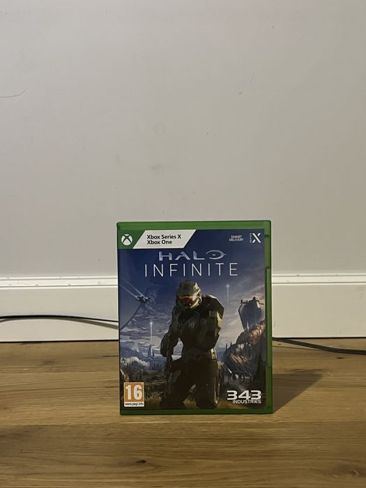 Xbox Series X 1TB + контролер, 1 игра и Слушалки