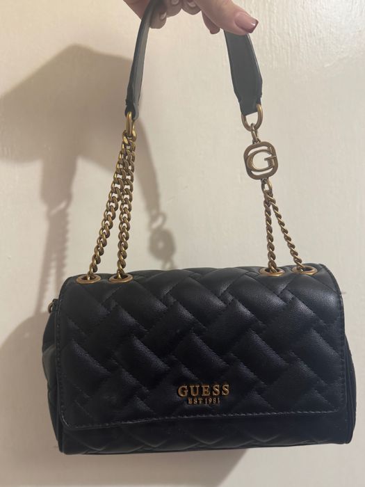 Чанта GUESS черна с дълга дръжка