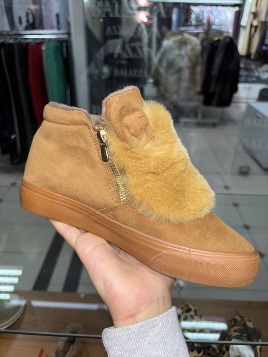 Продаются сапожки теплые с натуральным мехом