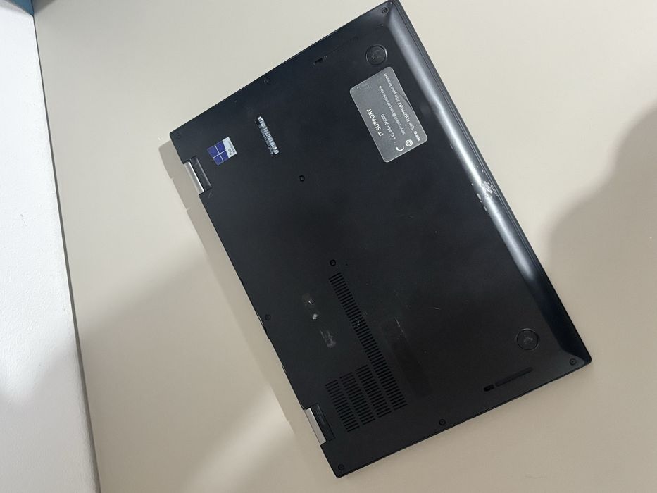 Lenovo X1 Carbon• i7-6600U• 16gb ram• 256• 14” • Bateria 5-6 ore