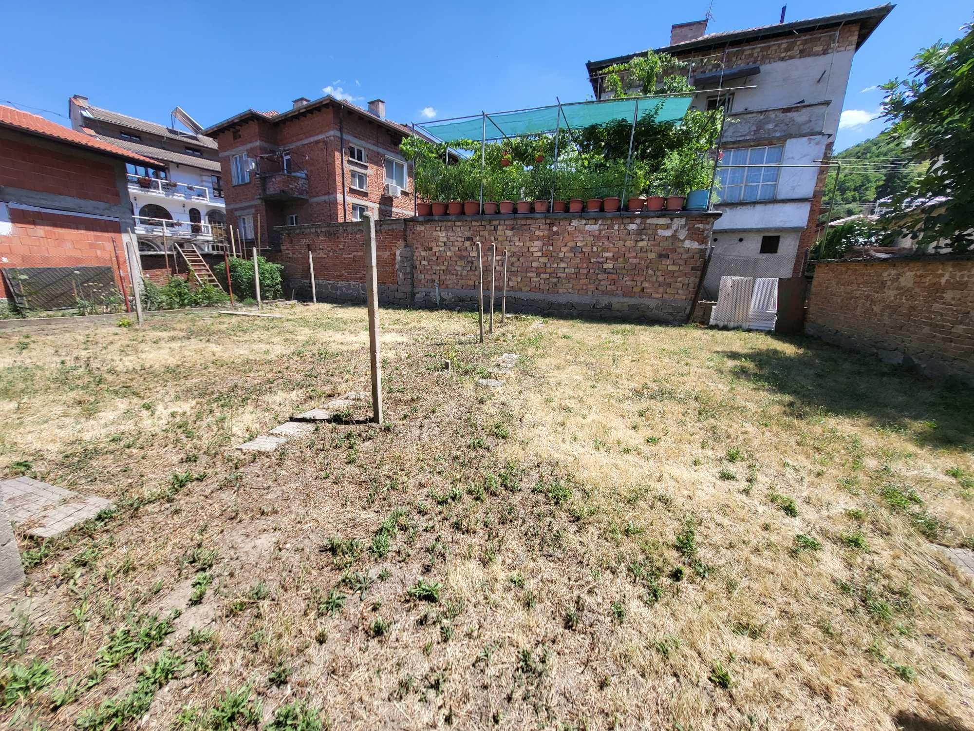 Продавам къща в гр.Пещера