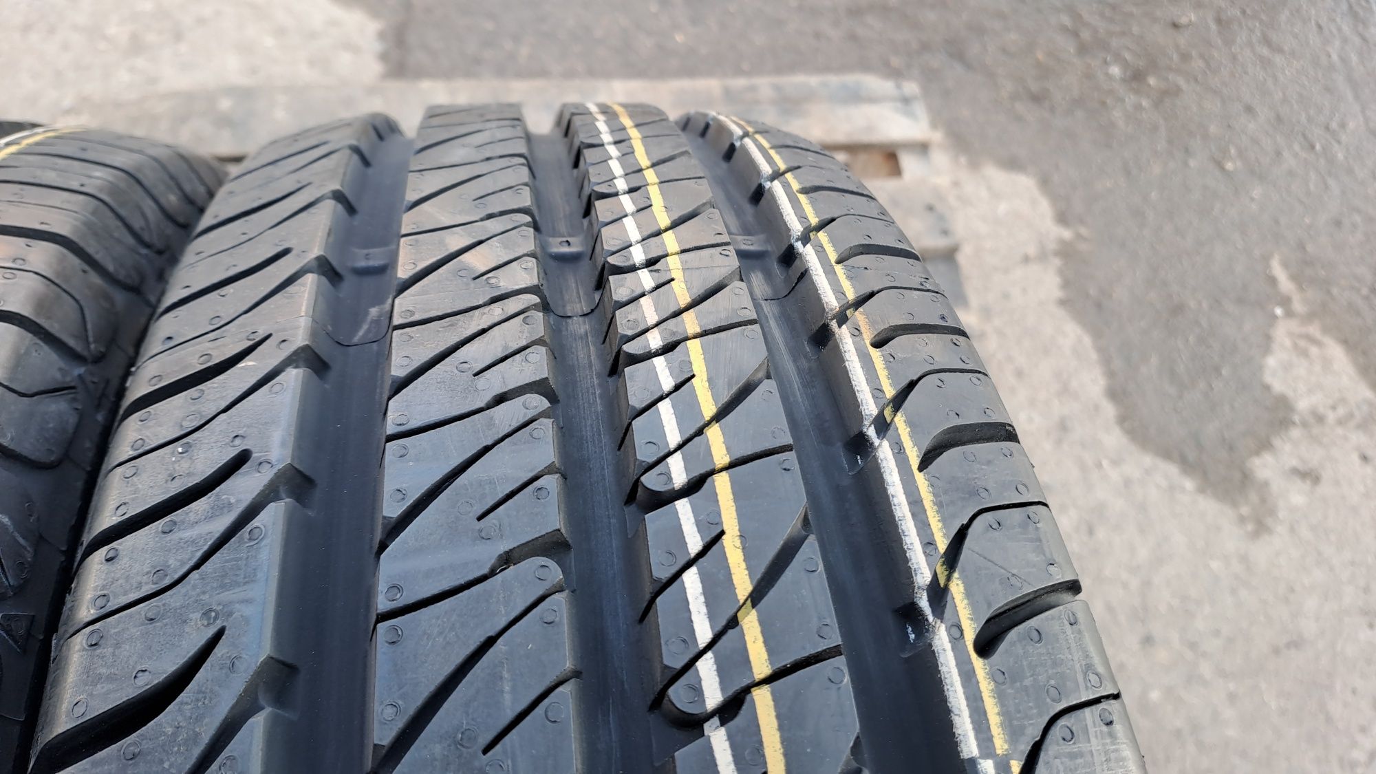 2бр. Нови 195/65/16C Uniroyal Rain MAX 3