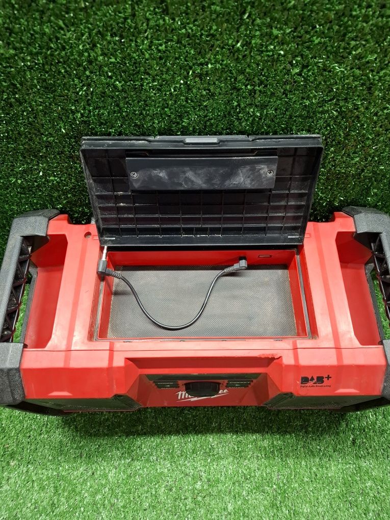 Радио на Milwaukee M18JSRDAB+