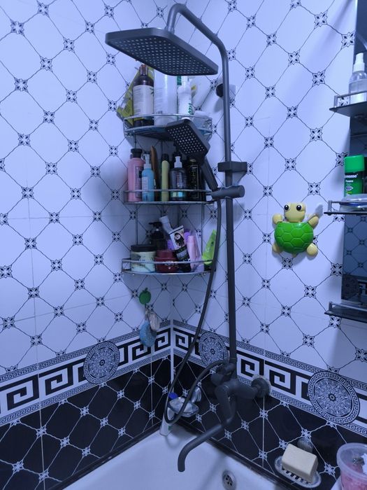 Ванна душ смеситель сотилади холати аьло янги куйиб бериш ичида