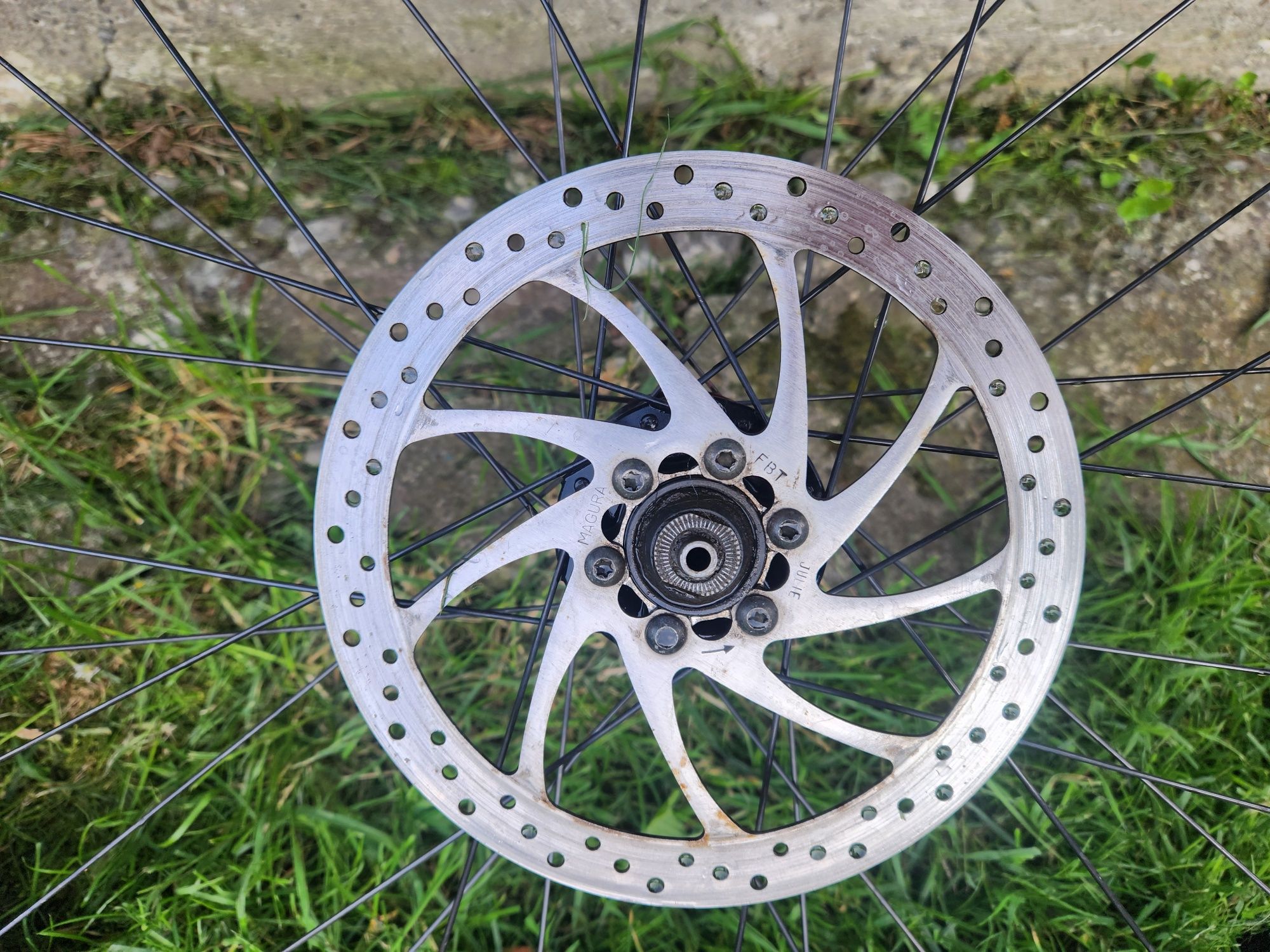 Vând roti de bicicleta