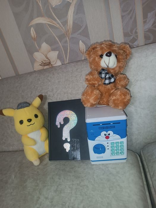 Срочно продам набор: Книга Gravity Falls "Потерянные легенды" + Пикачу