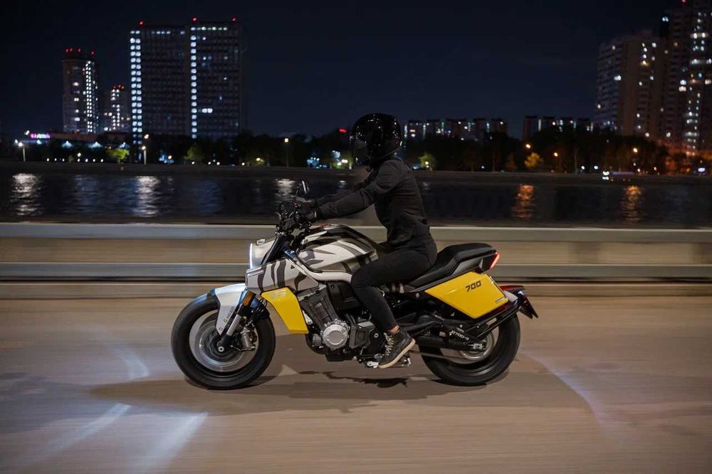 Benda LFS 700 motosikl
