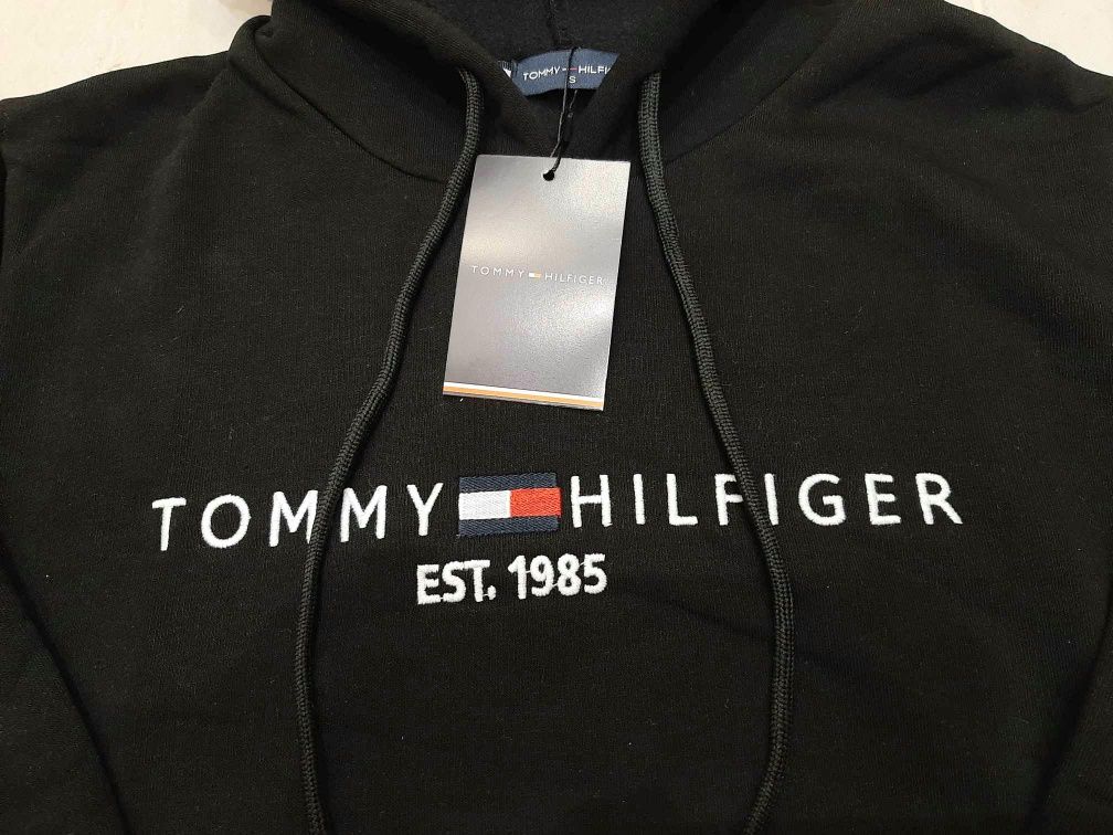 Суичър (худи) Tommy Hilfiger в черен цвят - ТОП модел за сезона ! ! !