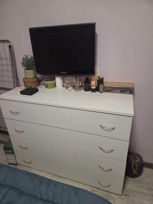 Продавам обзавеждане за спалня