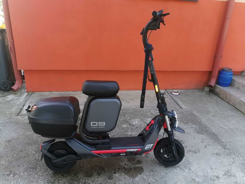 Vând trotineta electrica Segway ZT3 Pro