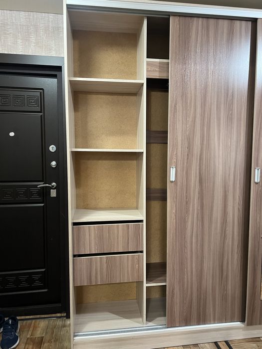 шкаф для прихожей хорошем состоянии