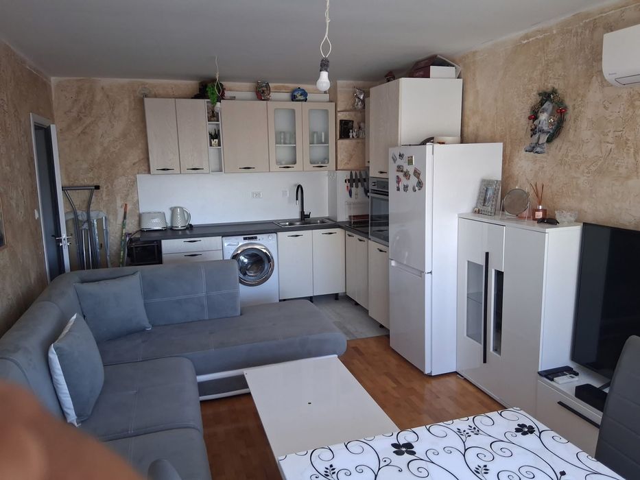 Дава се под наем Двустаен апартамент в Бургас, Меден рудник - зона Б - 55 кв.м за 500 € - Снимка #2