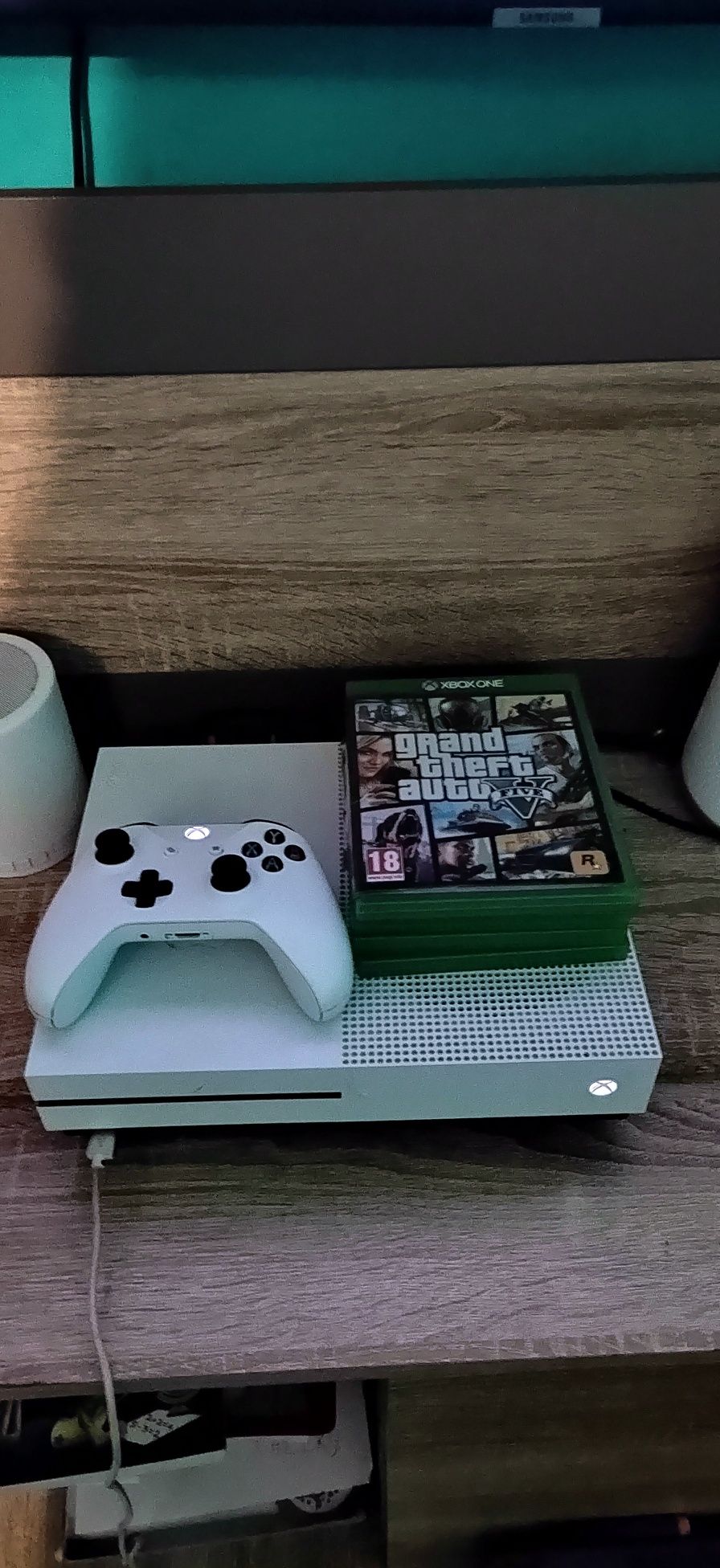 Xbox one S (1tb) 4 jocuri