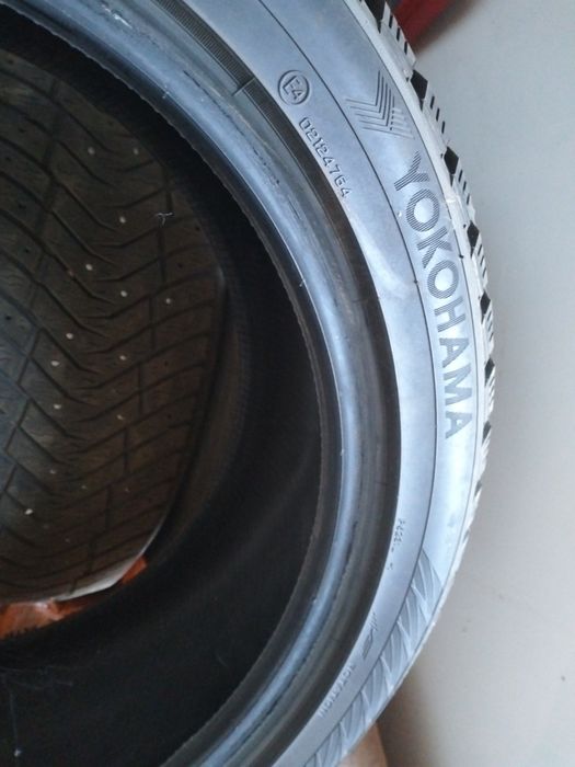 Зимняя резина YOKOHAMA 235/50 R19.резина в отличном состоянии 2024 г
