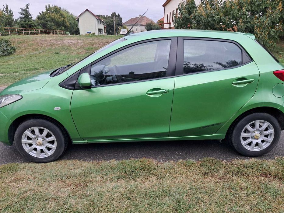 Vand mazda 2 1,3 benzina an 2010