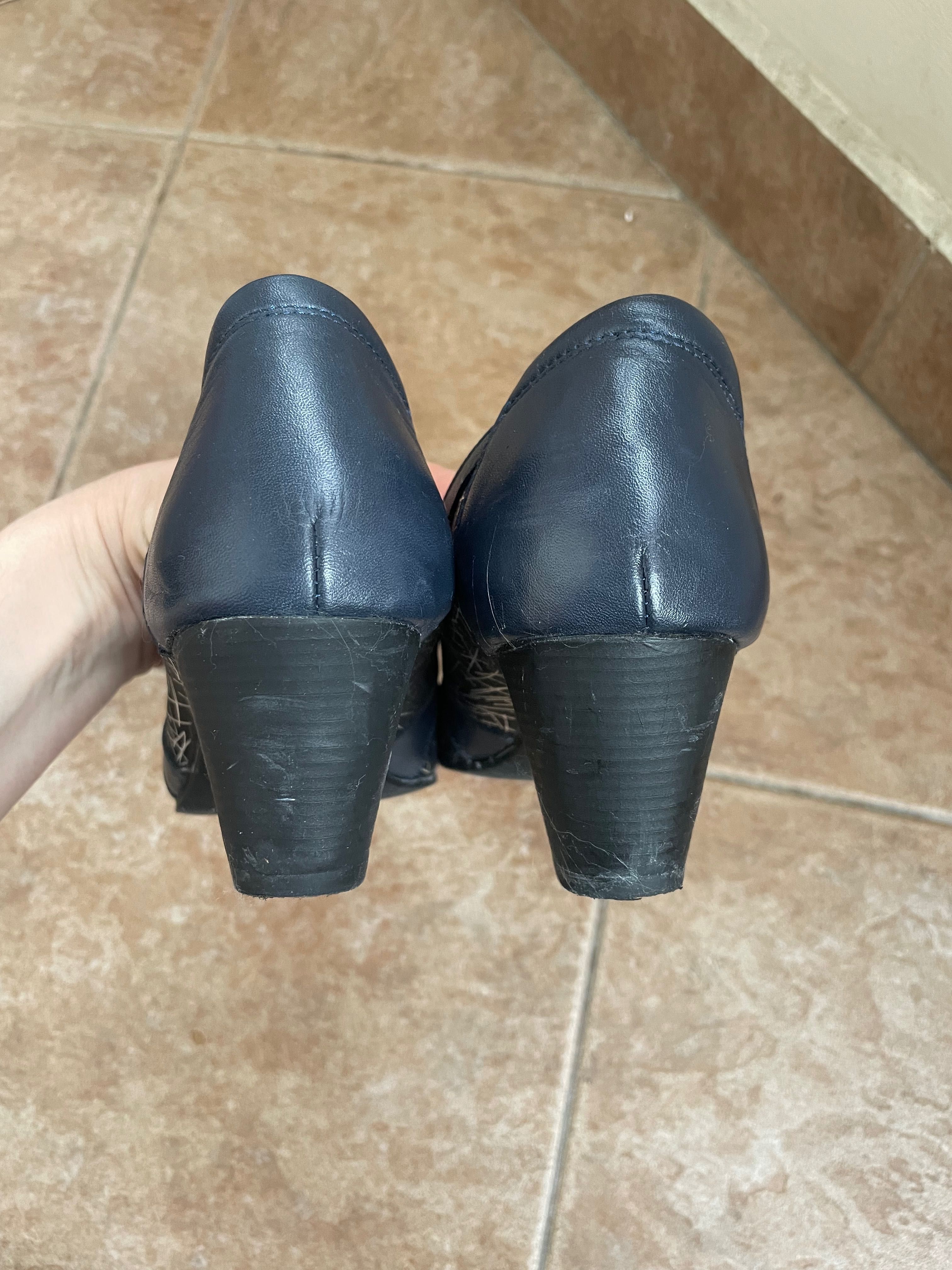 Нови сини и кафяви елегантни обувки 38