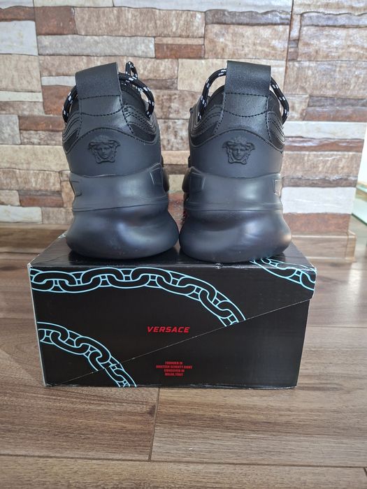 Versace chain reaction