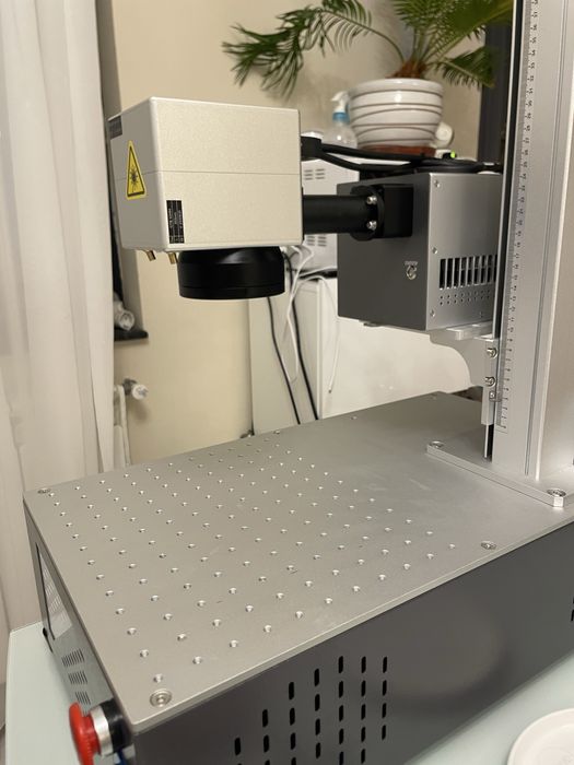 Laser UV 5W profesional gravura bijuterii metal sticla