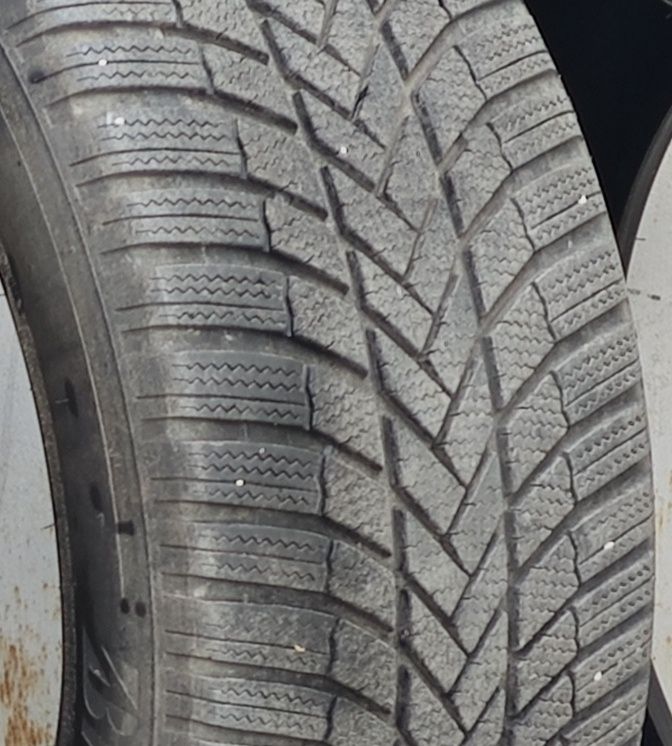 Bridgestone Blizzak LM005 – 245/50R18 104V