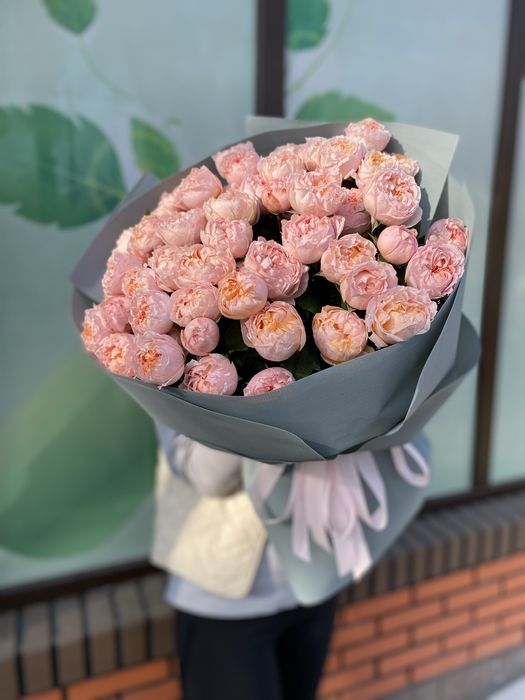 Кустовые розы, эустома, Голландские розы, Пионы