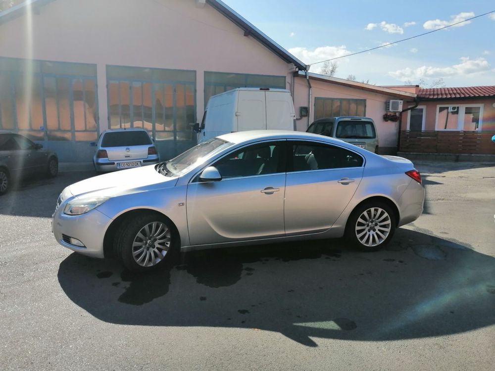 Продавам opel insignia