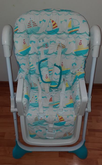 Vand scaun de masa pentru bebe si/sau copil mic
