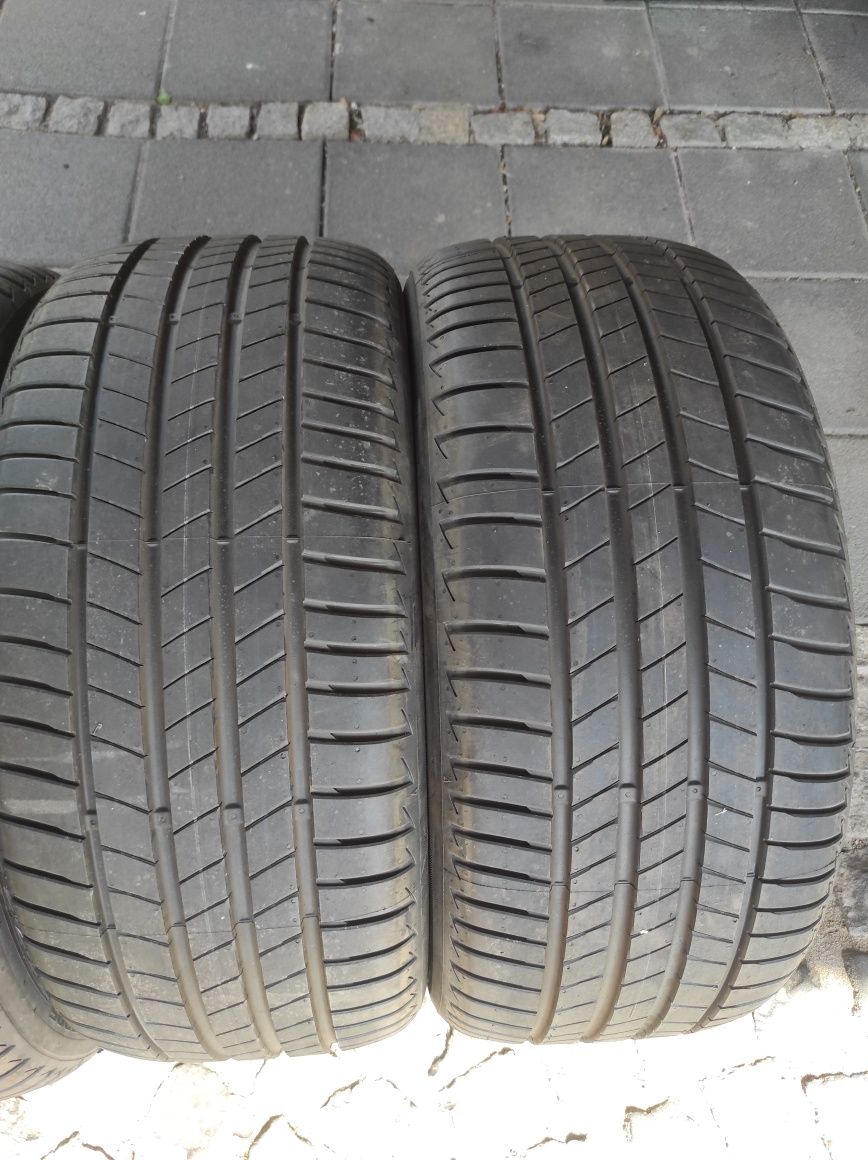 245/40/19 Bridgestone 4бр. Нови