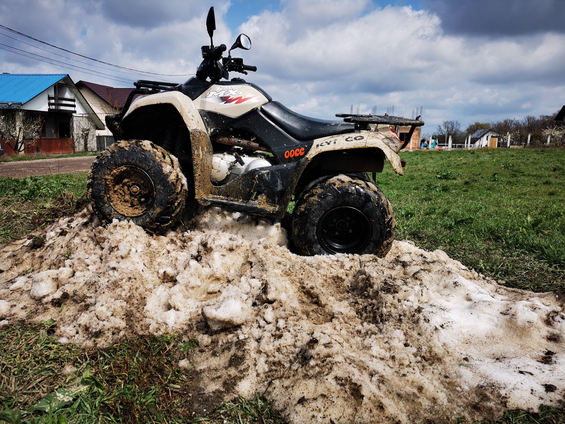 Kimko MXU 300cc - tracțiune cardan. An 2006